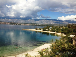 ATRAKTIVNO GRAĐEVINSKO ZEMLJIŠTE S POGLEDOM NA MORE – NOVIGRAD nekretnina za prodaju