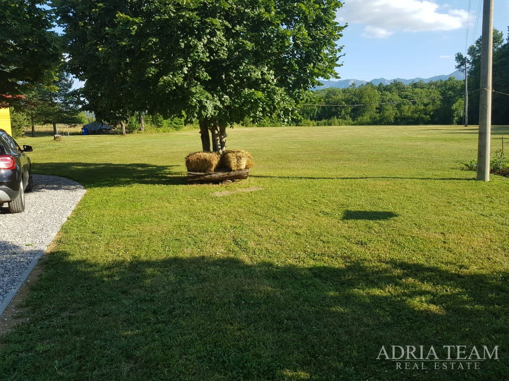 LUKSUZNA VILA S GRIJANIM BAZENOM NA IMANJU OD 10.000 m² – KRUŠKOVAC, GOSPIĆ