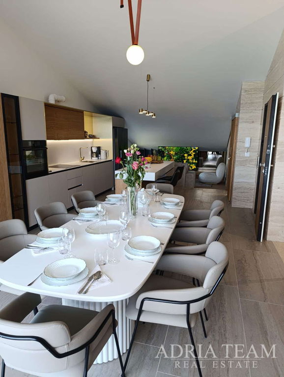 DVOETAŽNI APARTMAN – 122m2 – 20m OD MORA – POVLJANA, PAG