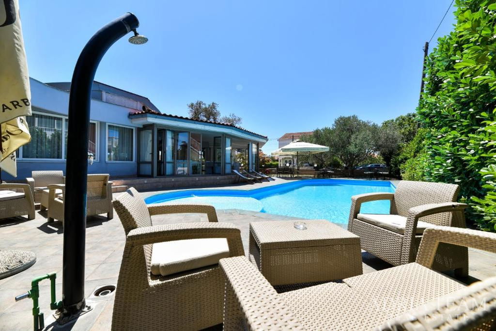 HOTELSKI KOMPLEKS S RESTORANOM I UHODANIM POSLOM U TURIZMU, SUKOŠAN - ZADAR