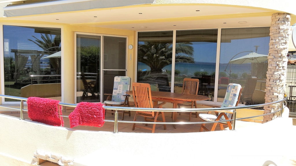 ČETVEROSOBAN APARTMAN, PRVI RED DO MORA - PRIVLAKA, ZADAR