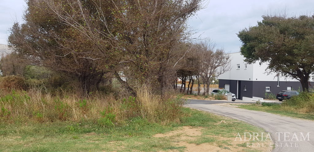 GRAĐEVINSKO ZEMLJIŠTE S POGLEDOM NA MORE, 200 m OD MORA, PAG