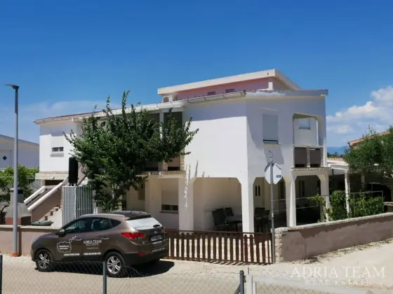 KUĆA S 3 STAMBENE JEDINICE I UREĐENIM DVORIŠTEM - VIR, ZADAR nekretnina za prodaju
