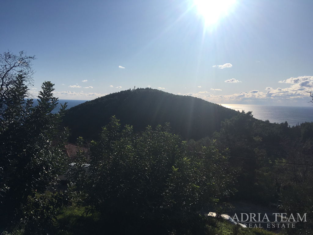 ZEMLJIŠTE PRAVILNOG OBLIKA, 850 m OD MORA, BABINO POLJE - MLJET