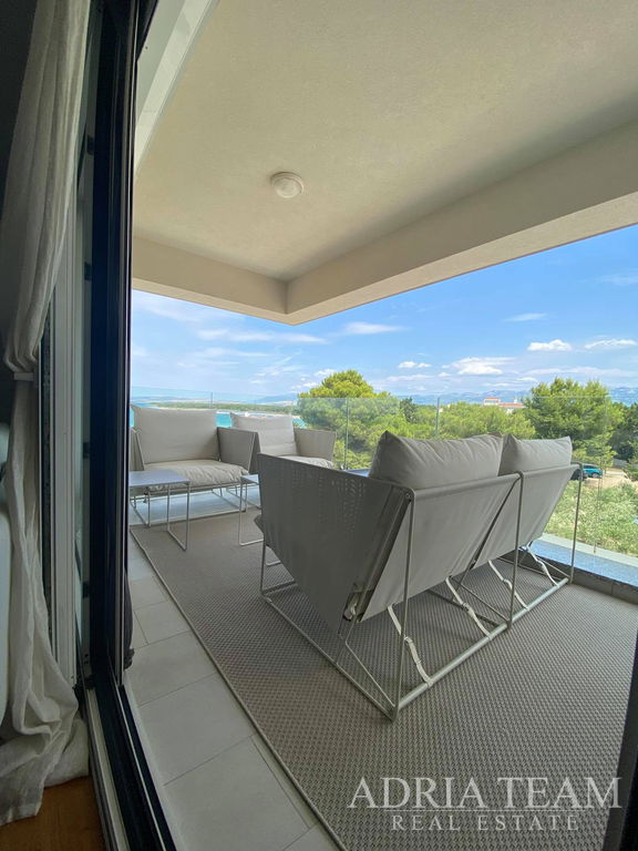 APARTMAN S 3 SPAVAĆE SOBE, 1. RED DO MORA, POVLJANA - PAG