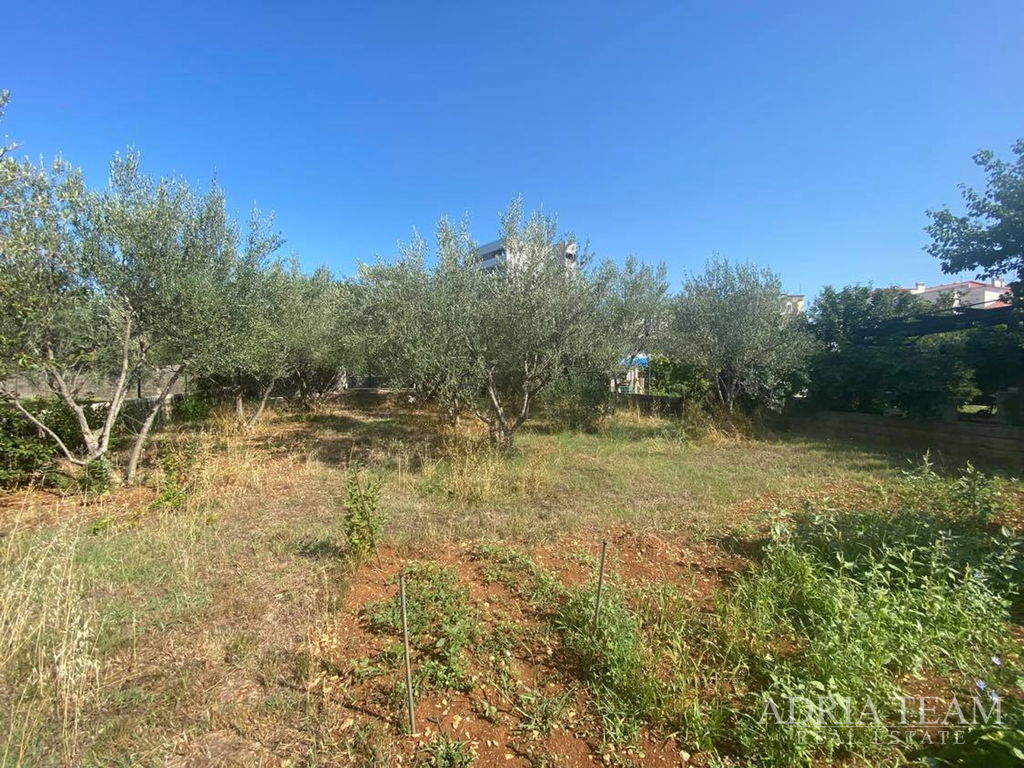 GRAĐEVINSKO ZEMLJIŠTE 350 m OD MORA, ZADAR