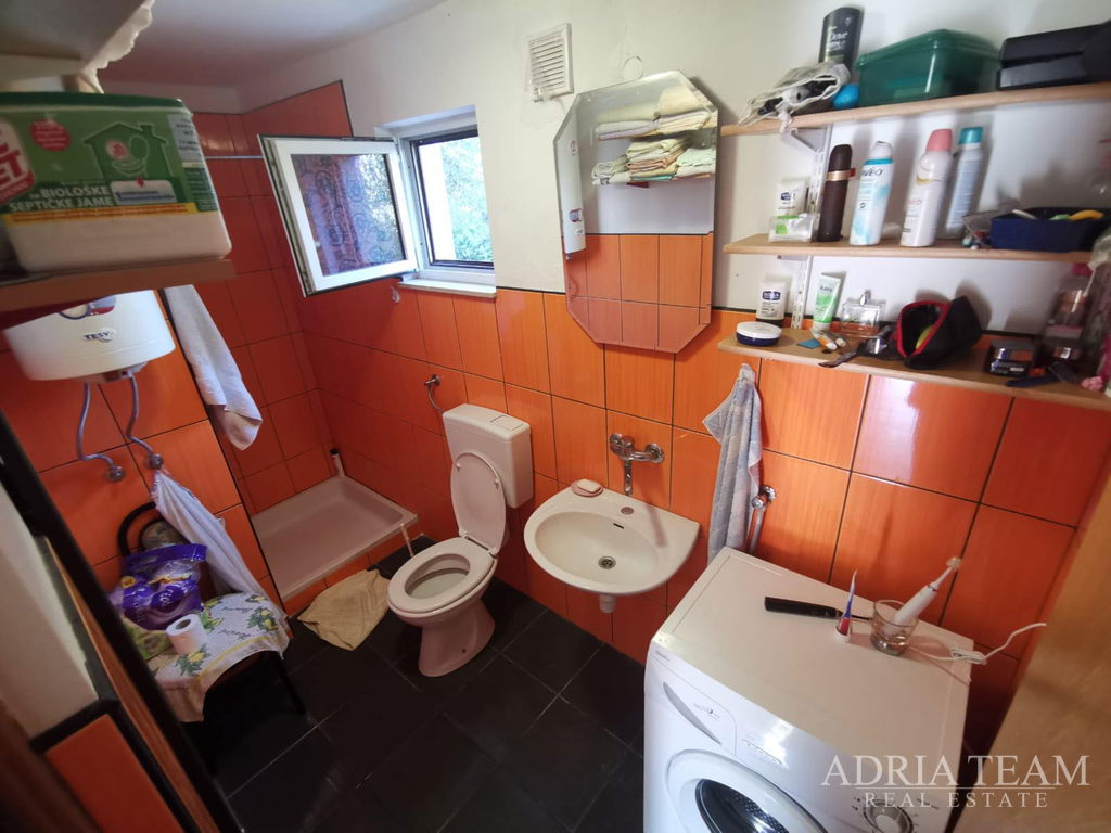 ATRAKTIVNA KUĆA S 2 STAMBENE JEDINICE – VIR