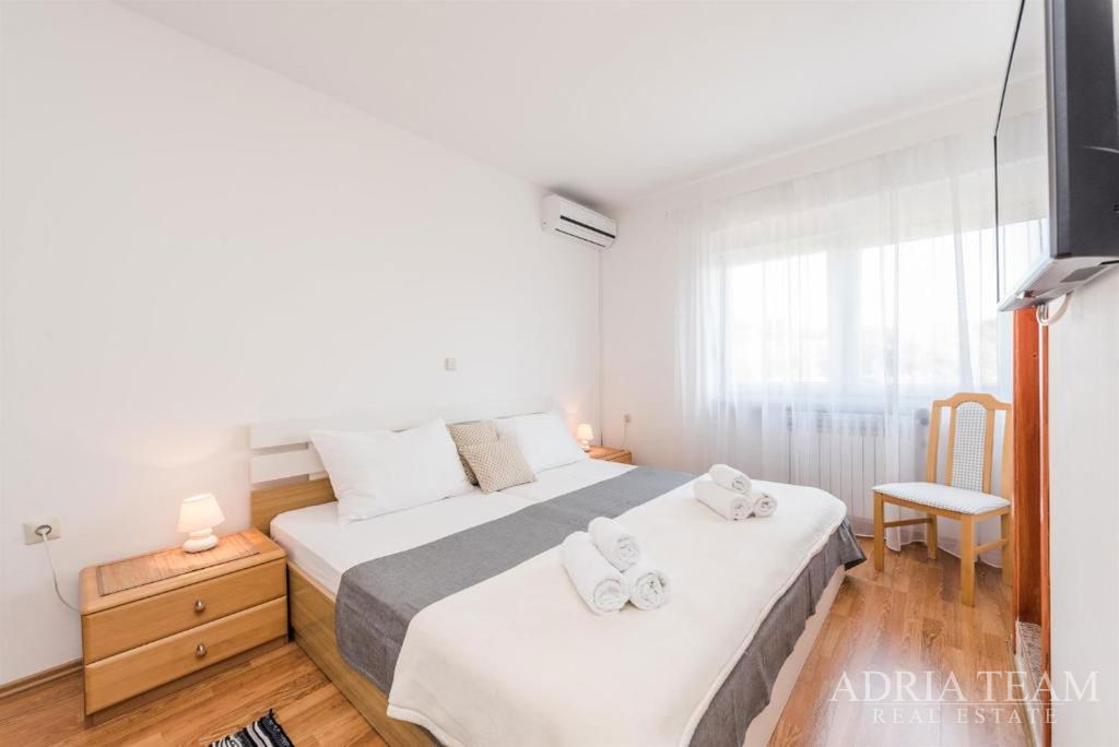 HOTEL - SUKOŠAN, PRVI RED DO MORA