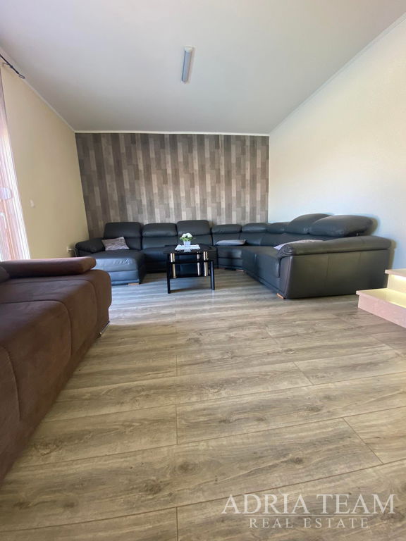 ATRAKTIVNA VILA S BAZENOM – PRIVLAKA, ZADAR