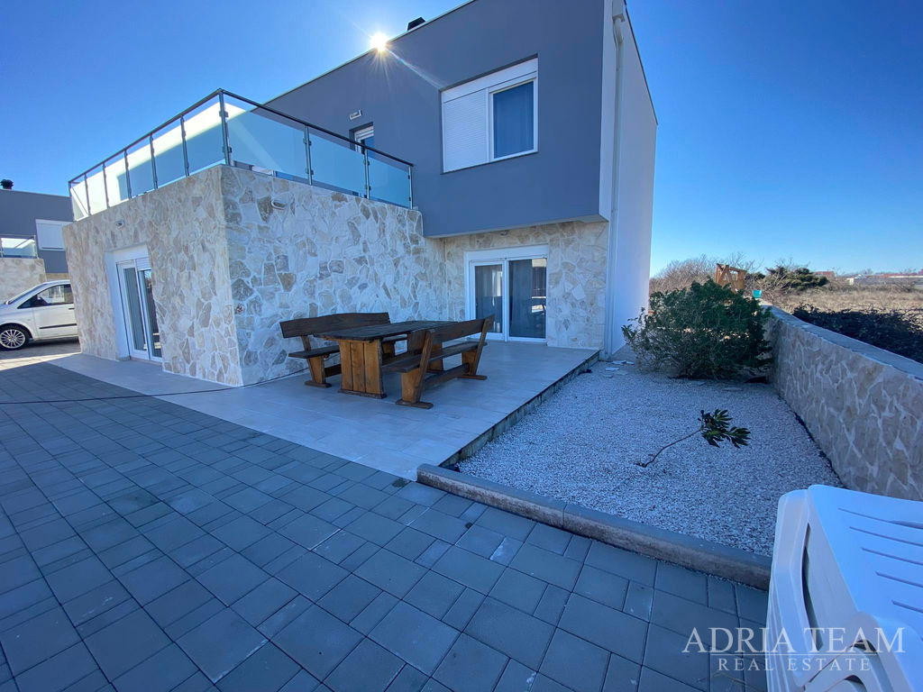ATRAKTIVNA VILA S BAZENOM – PRIVLAKA, ZADAR
