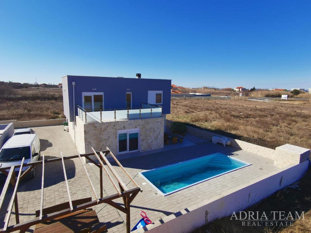 ATRAKTIVNA VILA S BAZENOM – PRIVLAKA, ZADAR