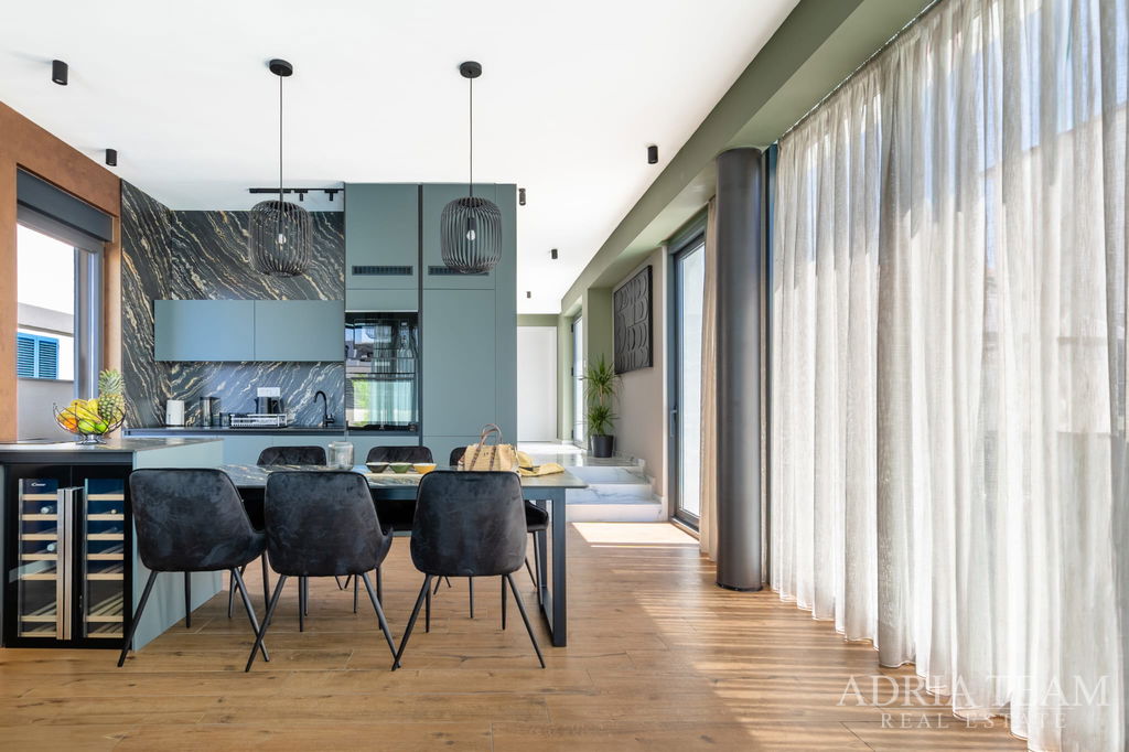 ATRAKTIVNA LUKSUZNA VILA U NOVOGRADNJI  – VRSI, MULO