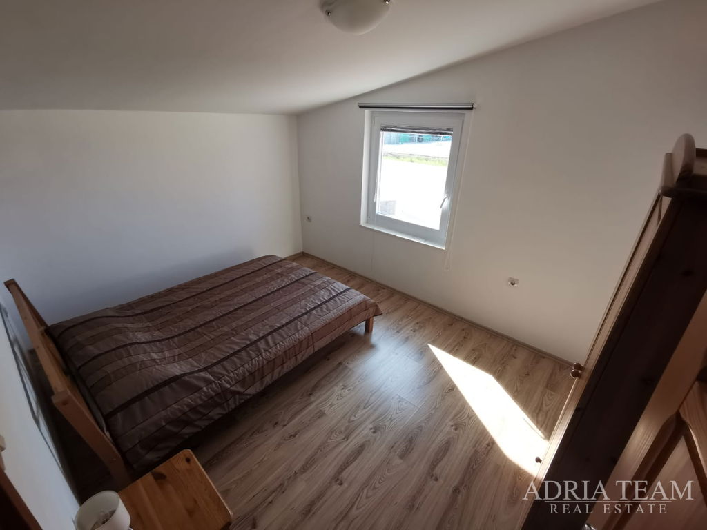 ATRAKTIVNA APARTMANSKA KUĆA S 3 APARTMANA – VIR