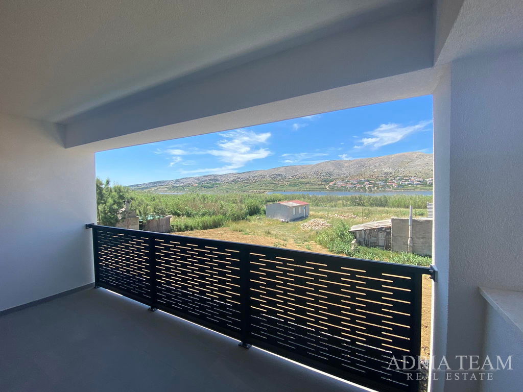 ATRAKTIVAN APARTMAN U NOVOGRADNJI S POGLEDOM NA MORE – POVLJANA, PAG