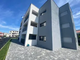 ATRAKTIVAN APARTMAN U NOVOGRADNJI S POGLEDOM NA MORE – POVLJANA, PAG nekretnina za prodaju