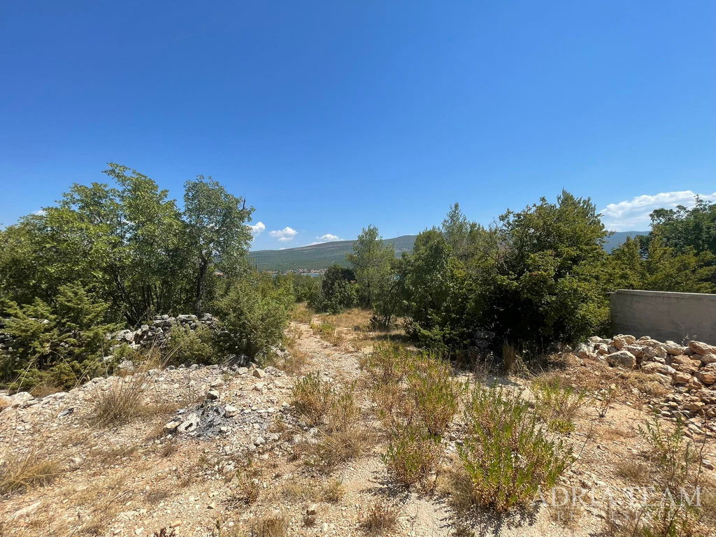 GRAĐEVINSKO ZEMLJIŠTE S POGLEDOM NA MORE – IZVRSNA INVESTICIJA – PRIDRAGA