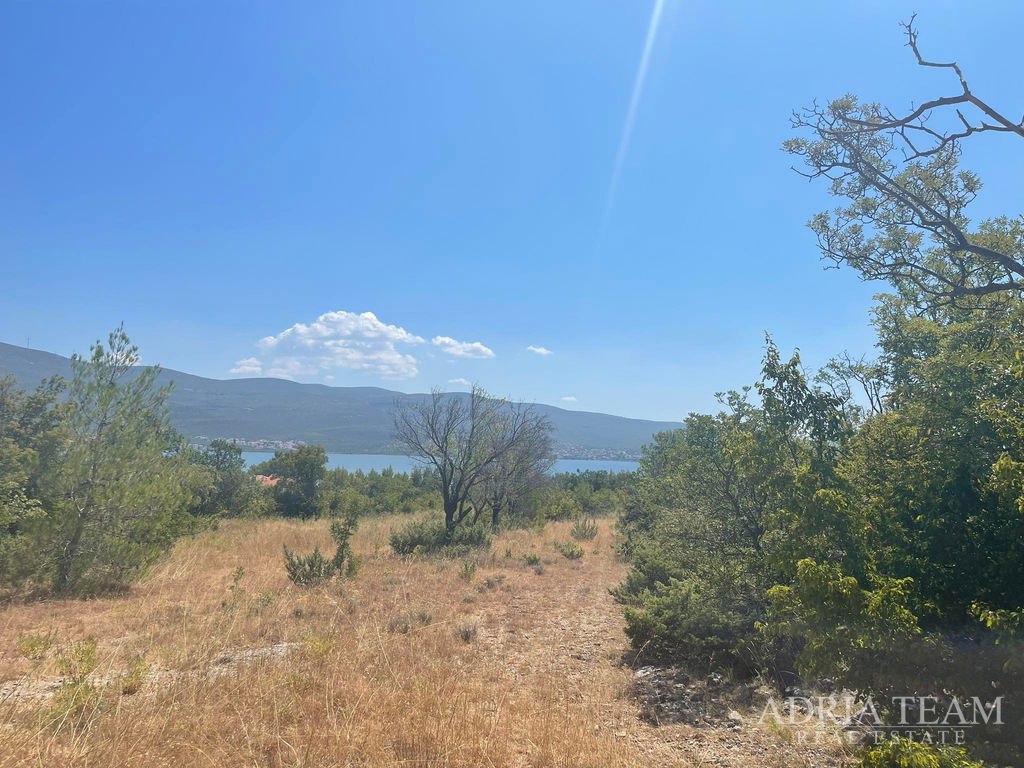GRAĐEVINSKO ZEMLJIŠTE S POGLEDOM NA MORE – IZVRSNA INVESTICIJA – PRIDRAGA