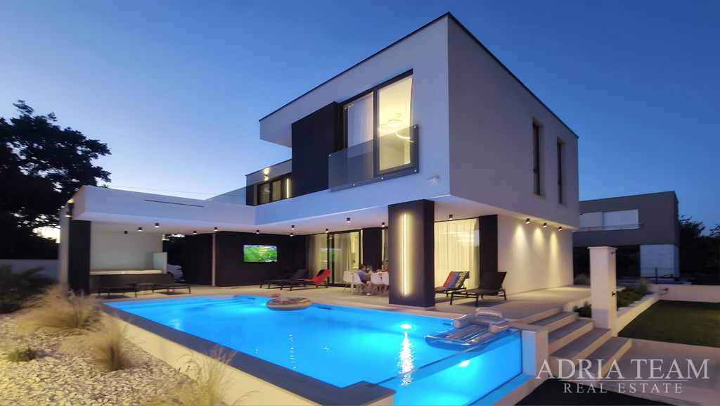 LUKSUZNA VILA S BAZENOM – NOVOGRADNJA – MIRNA LOKACIJA – KOŽINO