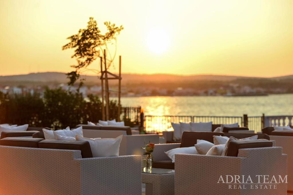 VILA S BAZENOM – DRUGI RED DO MORA – VIR