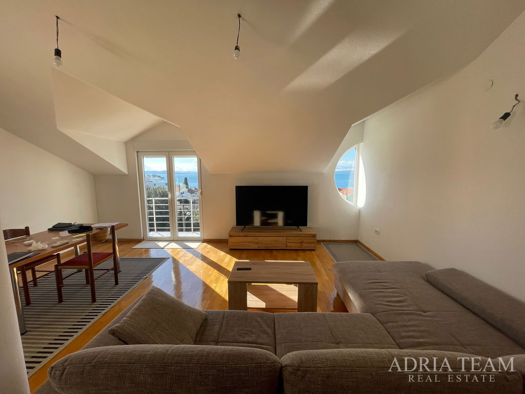 KUĆA S 10 APARTMANA, POGLED NA MORE - PETRČANE