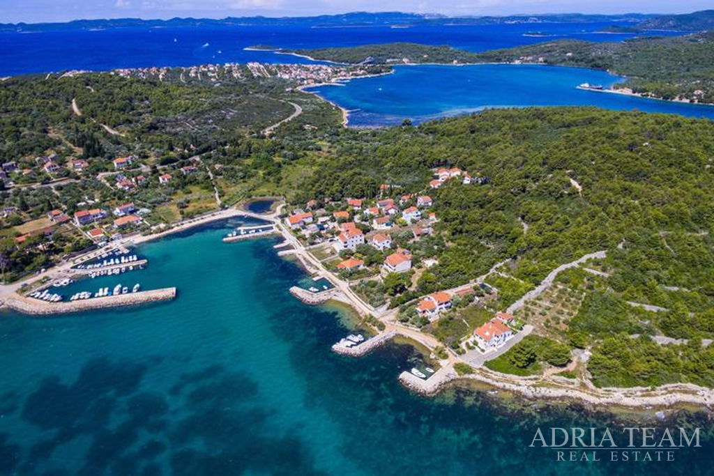 GRAĐEVINSKO ZEMLJIŠTE S POGLEDOM NA MORE – ŽDRELAC, OTOK PAŠMAN