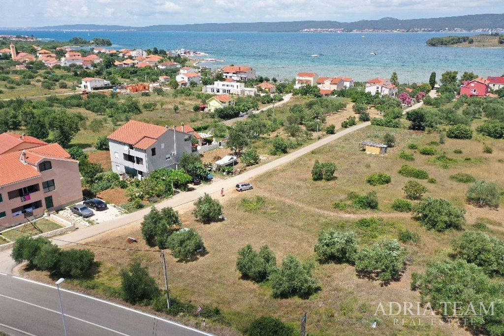 GRAĐEVINSKO ZEMLJIŠTE S POGLEDOM NA MORE, 200 m OD MORA - MRLJANE, PAŠMAN