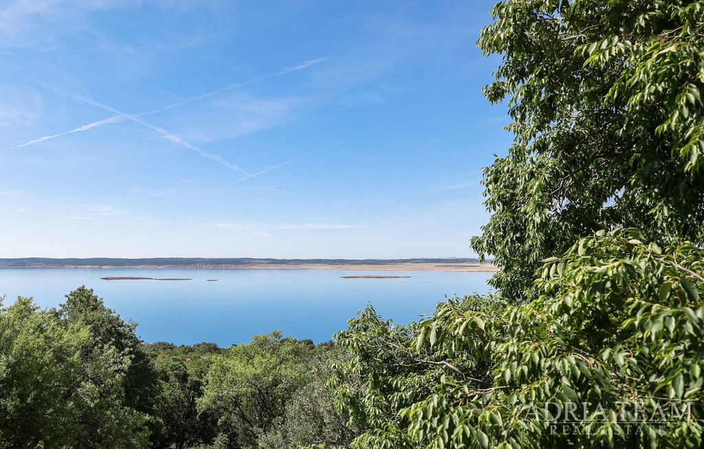 GRAĐEVINSKO ZEMLJIŠTE, 200 m OD MORA - TRIBANJ, STARIGRAD