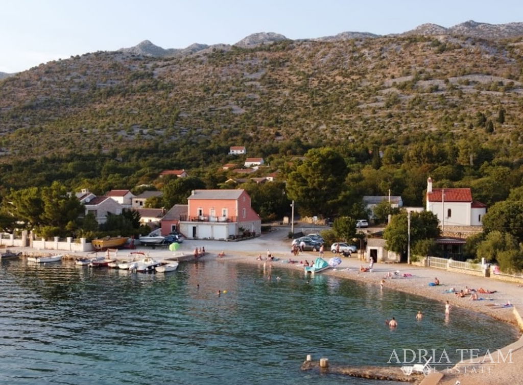 GRAĐEVINSKO ZEMLJIŠTE, 200 m OD MORA - TRIBANJ, STARIGRAD