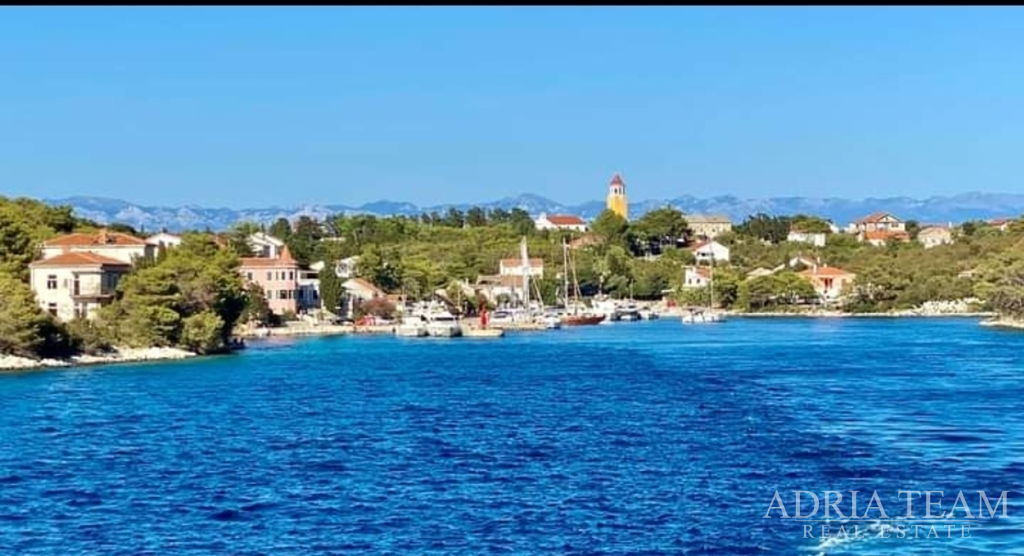 GRAĐEVINSKO ZEMLJIŠTE S POGLEDOM NA MORE - MOLAT