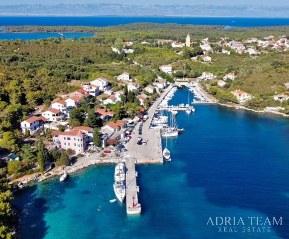 GRAĐEVINSKO ZEMLJIŠTE S POGLEDOM NA MORE - MOLAT
