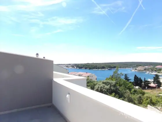 DVOETAŽNI APARTMAN S POGLEDOM NA MORE – ŠIMUNI, PAG nekretnina za prodaju