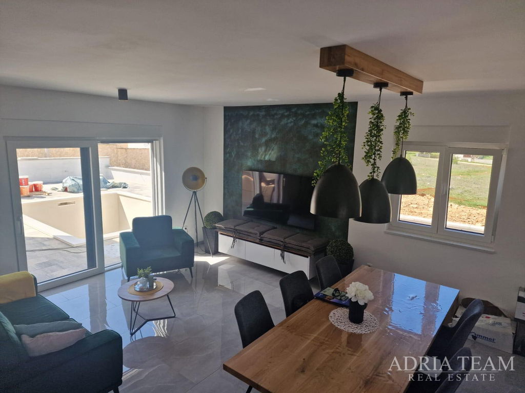 VILA S BAZENOM, MIRNA I TIHA POZICIJA  - VIR