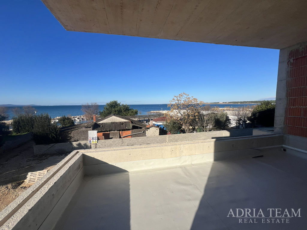 LUKSUZNI APARTMAN U NOVOGRADNJI, 20 m OD MORA - ZATON,  NIN