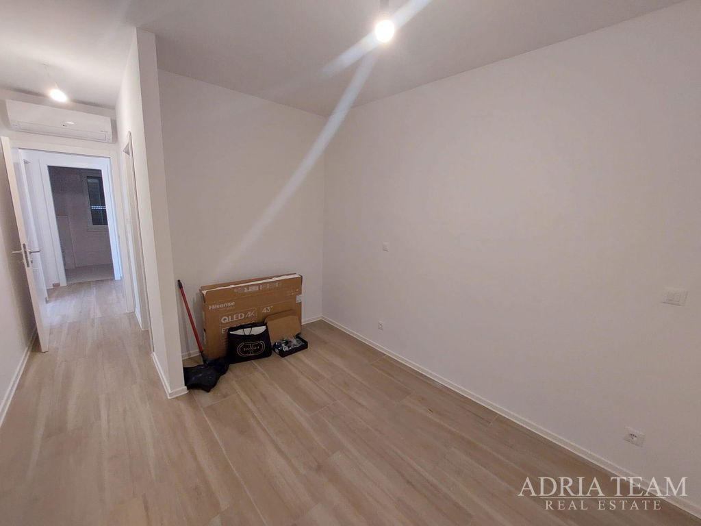 APARTMAN S VRTOM – NOVOGRADNJA – POVLJANA, OTOK PAG