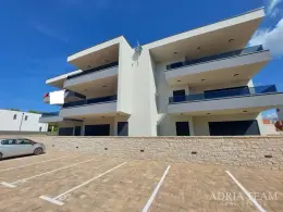 APARTMAN S VRTOM – NOVOGRADNJA – POVLJANA, OTOK PAG nekretnina za prodaju