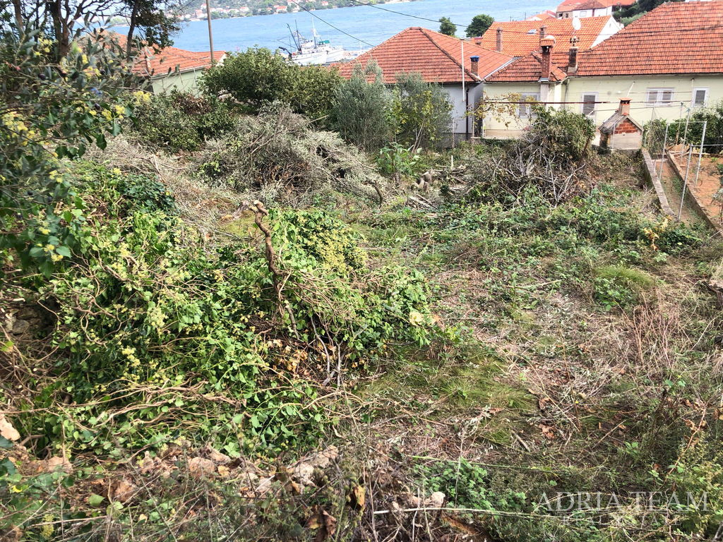 GRAĐEVINSKO ZEMLJIŠTE S PRISTUPNIM PUTEM I POGLEDOM NA MORE - KALI, UGLJAN