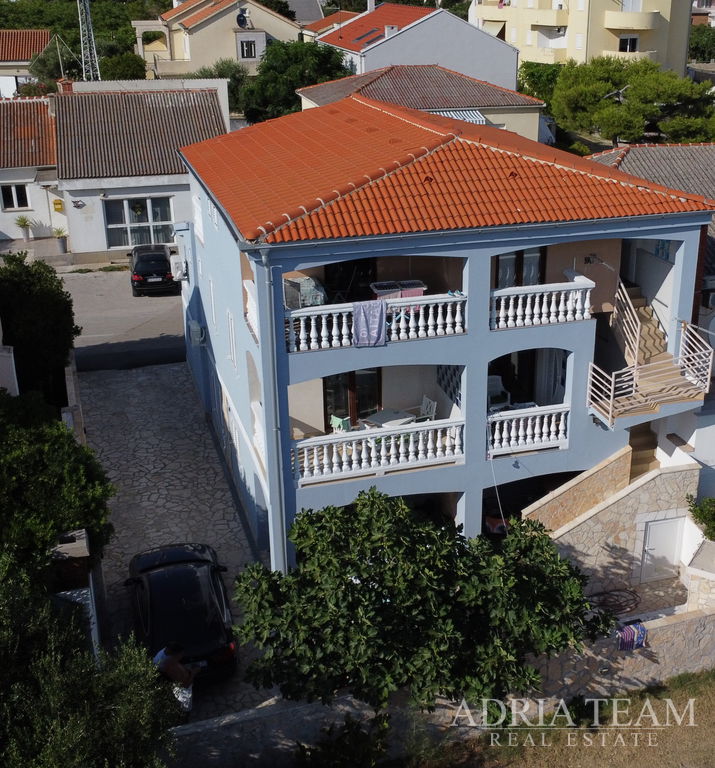 APARTMANSKA KUĆA SA 7 APARTMANA - POVLJANA, PAG