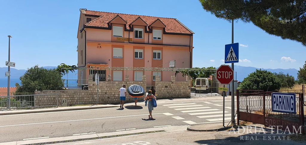 PANSION S RESTORANOM I 24 SOBE, 130 M OD MORA – MAKARSKA RIVIJERA
