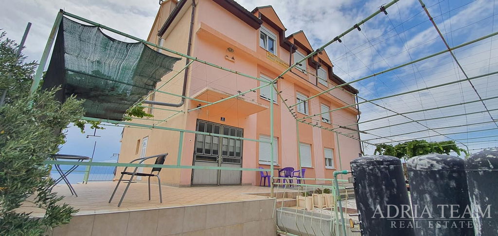 PANSION S RESTORANOM I 24 SOBE, 130 M OD MORA – MAKARSKA RIVIJERA