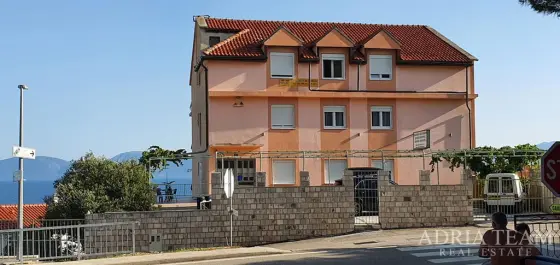 PANSION S RESTORANOM I 24 SOBE, 130 M OD MORA – MAKARSKA RIVIJERA nekretnina za prodaju