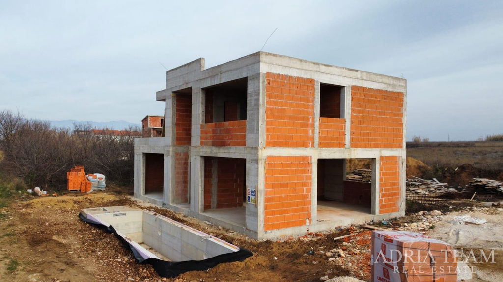 MODERNA VILA UDALJENA 150m OD MORA, NOVOGRADNJA - PRIVLAKA