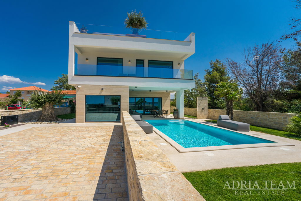 LUKSUZNA VILLA VILA, U DRUGOM REDU DO MORA - LJUBAČ