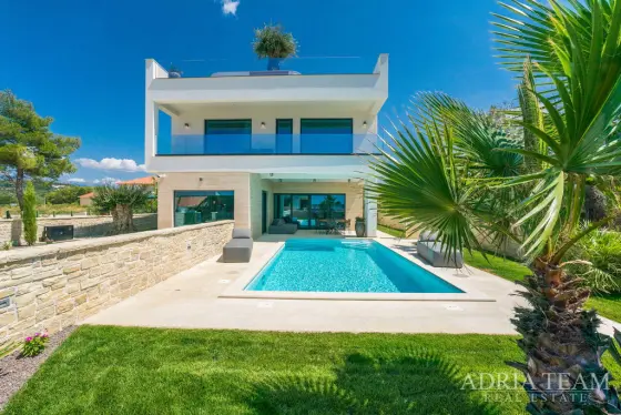 LUKSUZNA VILLA VILA, U DRUGOM REDU DO MORA - LJUBAČ nekretnina za prodaju