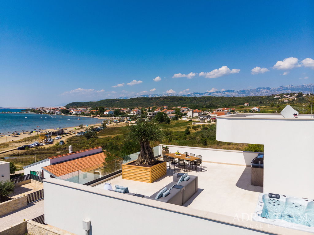 LUKSUZNA VILLA VILA, U DRUGOM REDU DO MORA - LJUBAČ