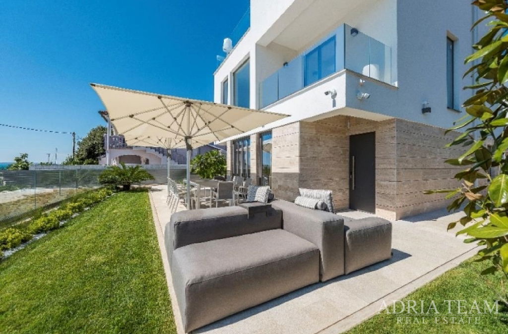 VILA 1 U PRVOM REDU DO MORA - VRSI