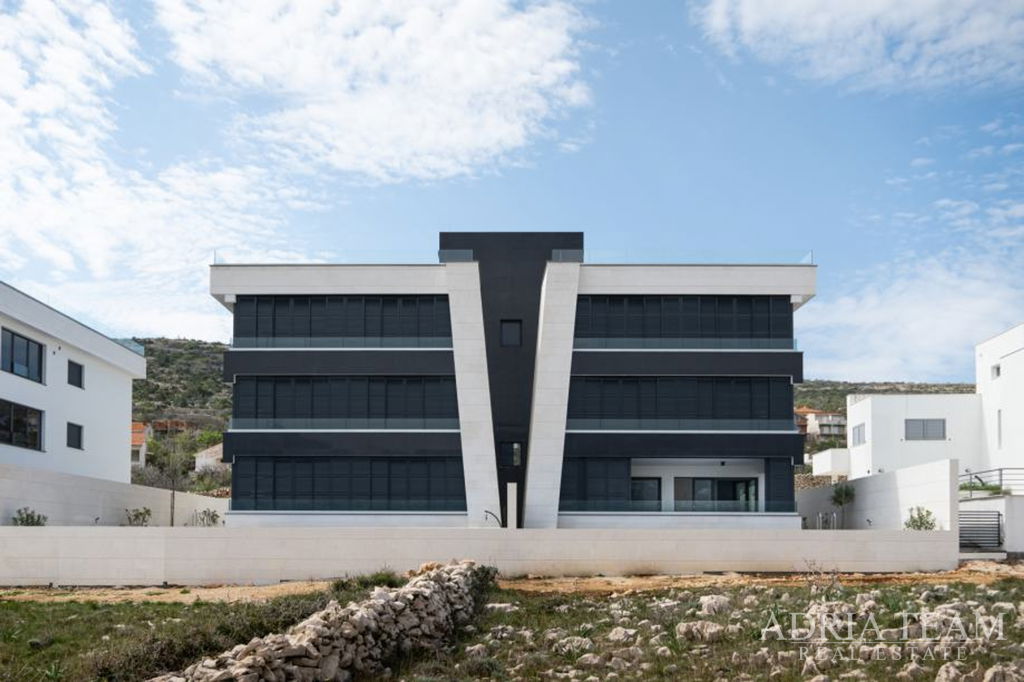 LUKSUZNI PENTHOUSE, PRVI RED DO MORA - VINJERAC