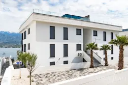LUKSUZNI PENTHOUSE, PRVI RED DO MORA - VINJERAC nekretnina za prodaju
