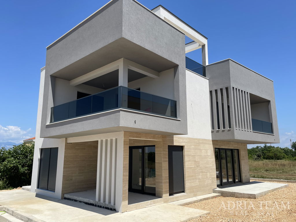 VILA S BAZENOM U NOVOGRADNJI - ZATON, NIN