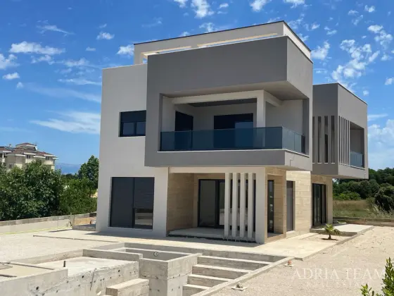 VILA S BAZENOM U NOVOGRADNJI - ZATON, NIN nekretnina za prodaju