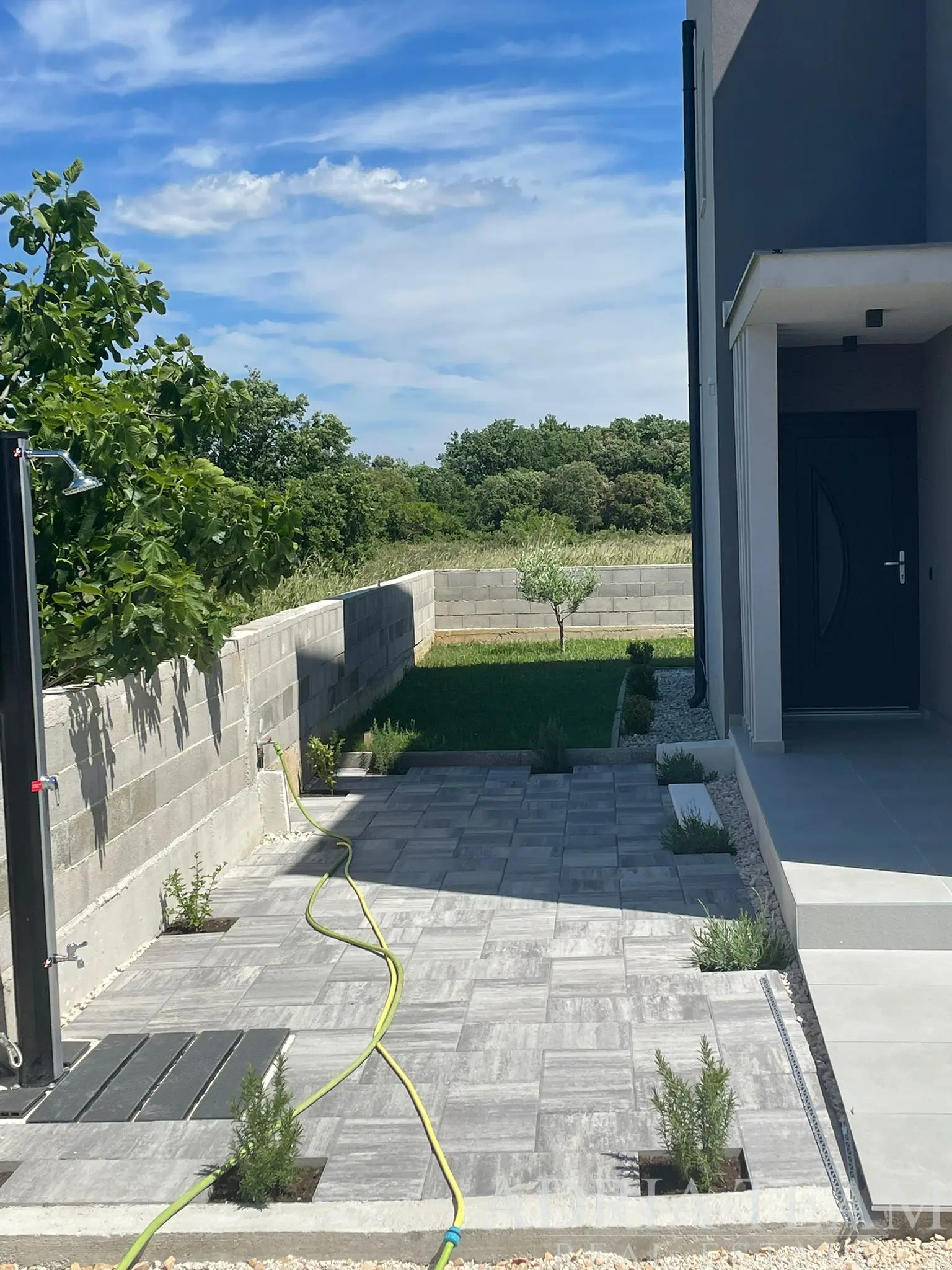 VILA S BAZENOM U NOVOGRADNJI - ZATON, NIN